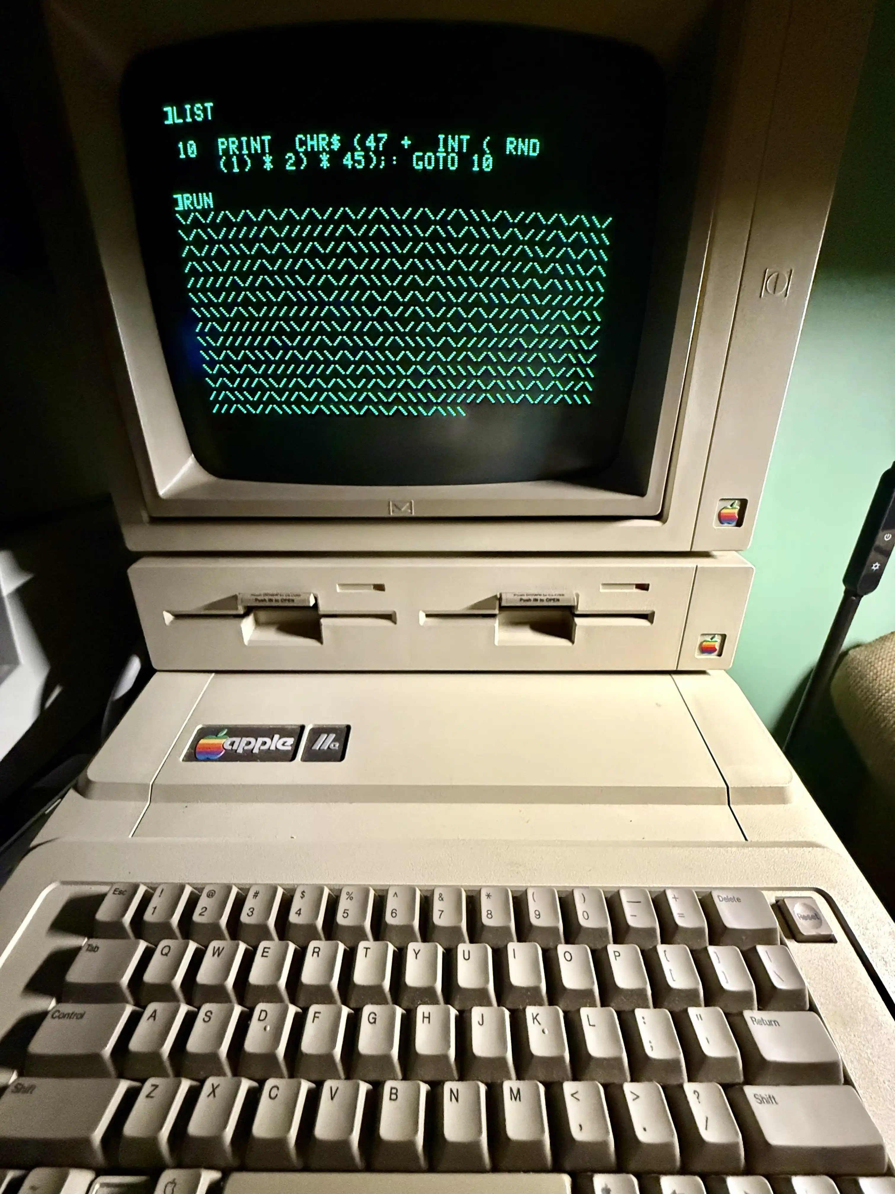 10 PRINT on the Apple II